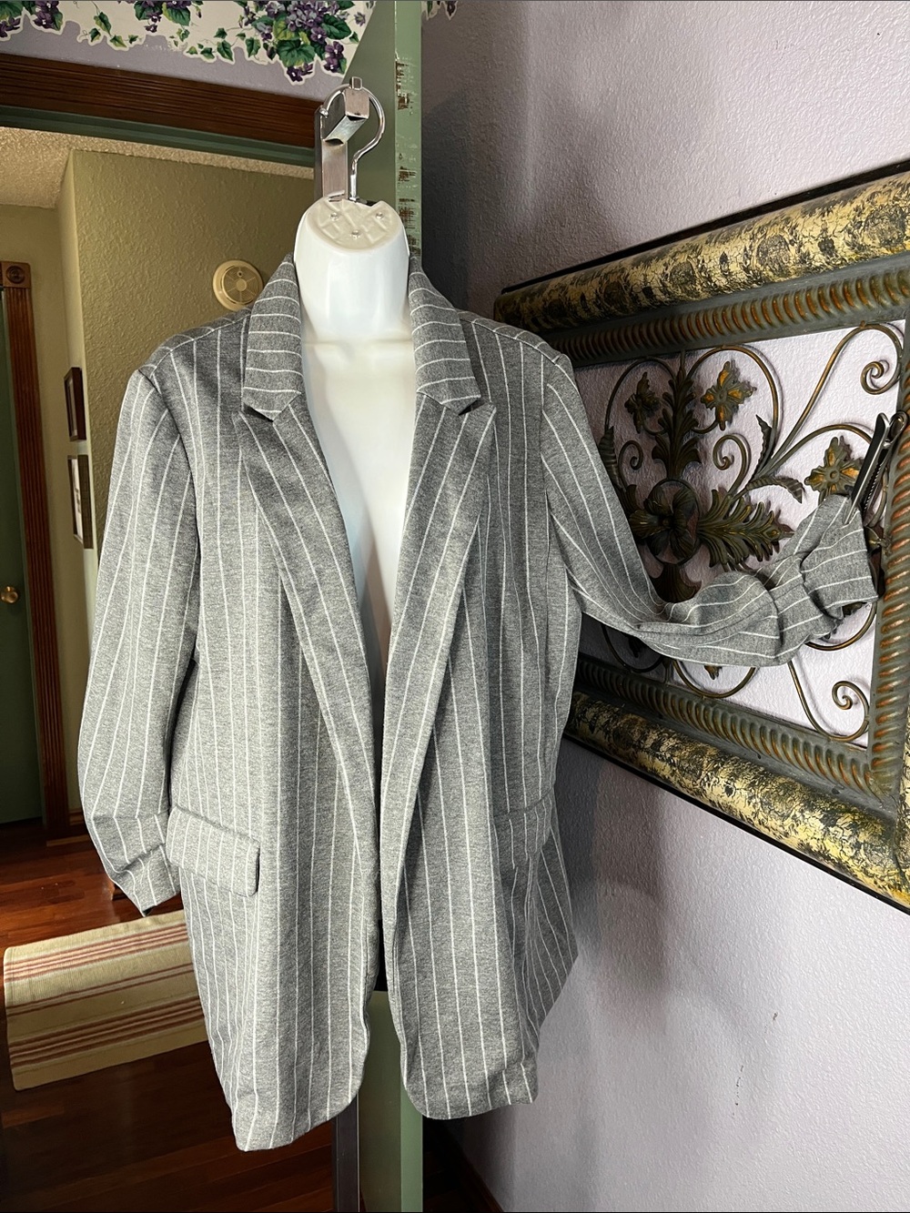EUC Black Tape Gray Pinstripe Blazer - Sophisticated Style Sz XL